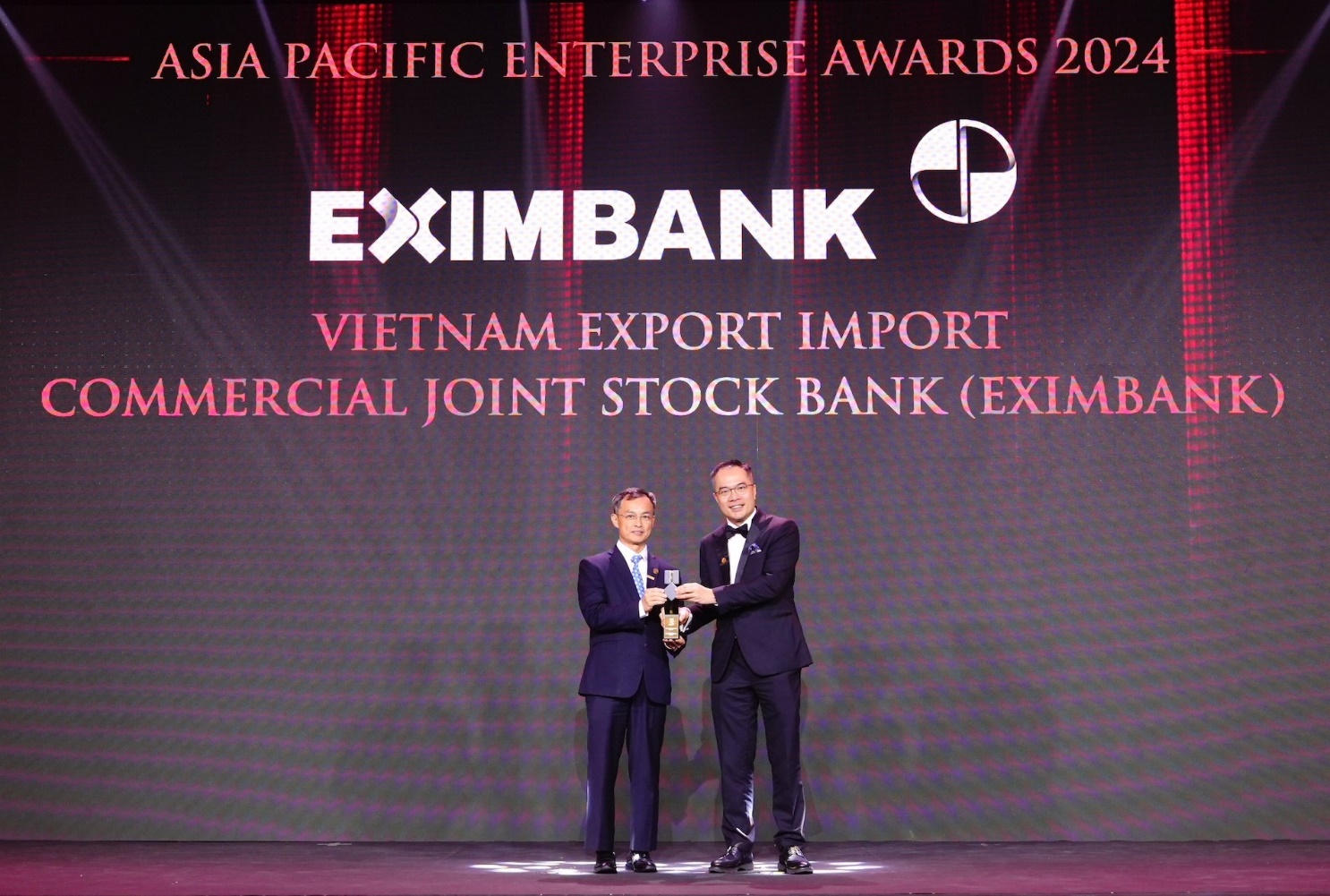 Eximbank đã vinh dự được trao giải thưởng “Doanh nghiệp xuất sắc Châu Á - Asia Pacific Enterprise Awards (APEA)” năm 2024.