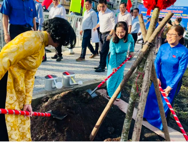 Khánh thành công trình xây dựng đoạn kênh Hàng Bàng - Ảnh 1