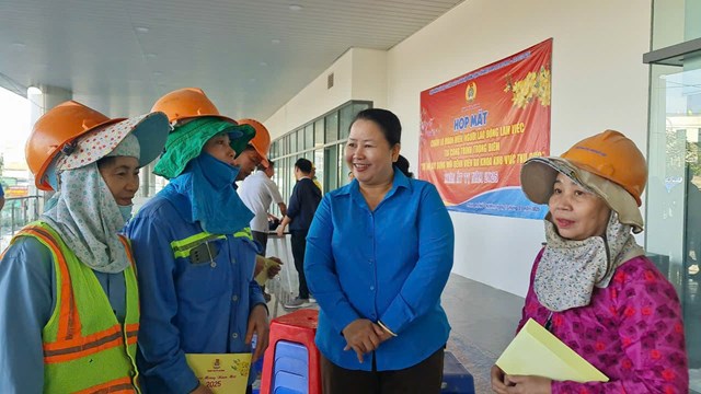 TP. HCM: Trao quà Tết cho người lao động tại công trình trọng điểm