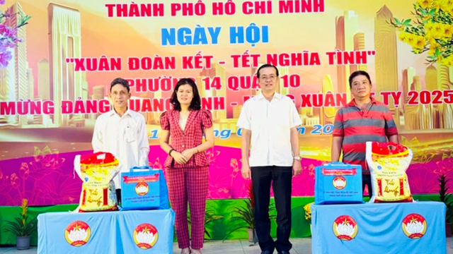 Ấm áp bữa cơm "Xuân đoàn kết - Tết nghĩa tình"