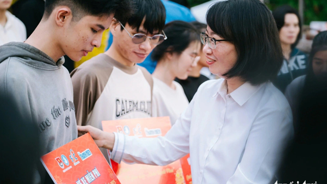 Chuyến xe mùa xuân đưa 2.000 sinh viên, người lao động từ TP.HCM về quê đón Tết