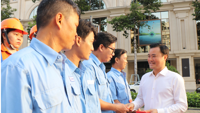 Ngành vệ sinh môi trường ra quân giữ gìn TP.HCM sạch đẹp dịp Tết Nguyên đán