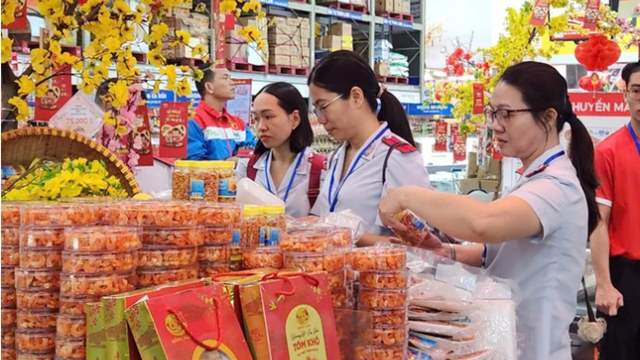 Bộ NN-PTNT kiểm tra nguồn cung ứng thực phẩm tại TPHCM dịp cận tết