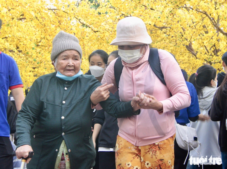 Thông qua chuyến xe mùa xuân, nhiều lao động nghèo quê ở miền Trung, Tây Nguyên được đưa về quê miễn phí - Ảnh: CÔNG TRIỆU