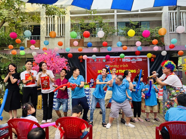 Đây là hoạt động thường niên, thể hiện tinh thần tương thân tương ái và trách nhiệm với cộng đồng của lực lượng thanh niên.