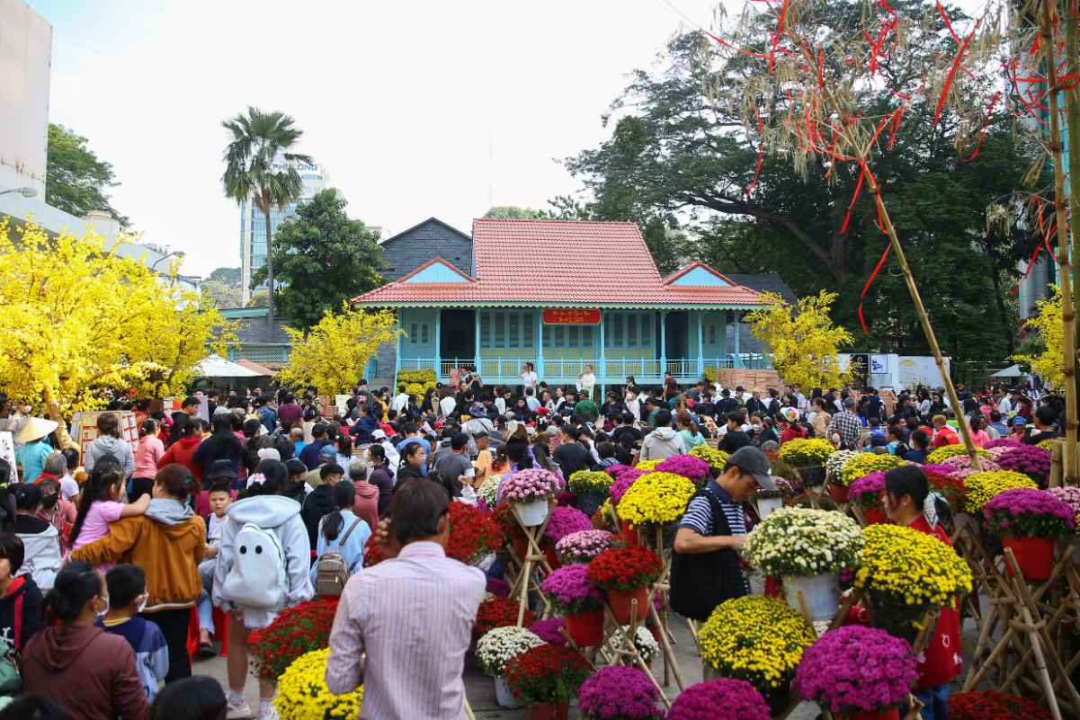 Không gian Tết Việt tại nhà văn hóa Thanh niên TP HCM (quận 1, TP HCM) những ngày này luôn tấp nập khách tham quan.