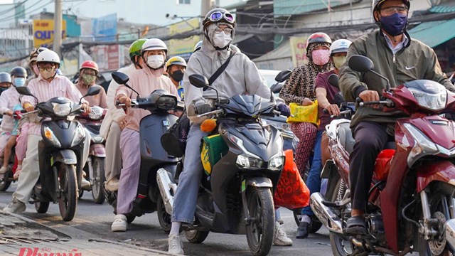 Sân bay, bến xe bắt đầu tấp nập người dân trở lại TPHCM