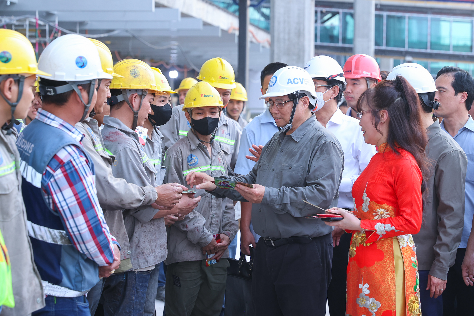 Nhà ga T3 Tân Sơn Nhất vượt tiến độ, khai thác đúng dịp 30/4/2025 - Ảnh 1