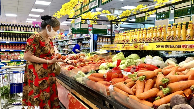 Thành phố Hồ Chí Minh tiếp tục giảm giá thực phẩm thiết yếu sau Tết
