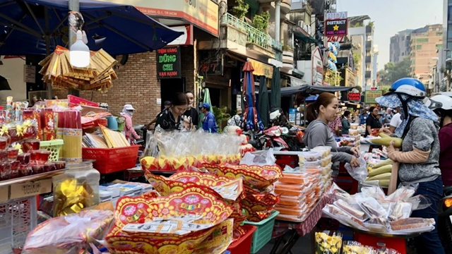 Thành phố Hồ Chí Minh: Sức mua chợ truyền thống tăng nhẹ ngày vía Thần Tài