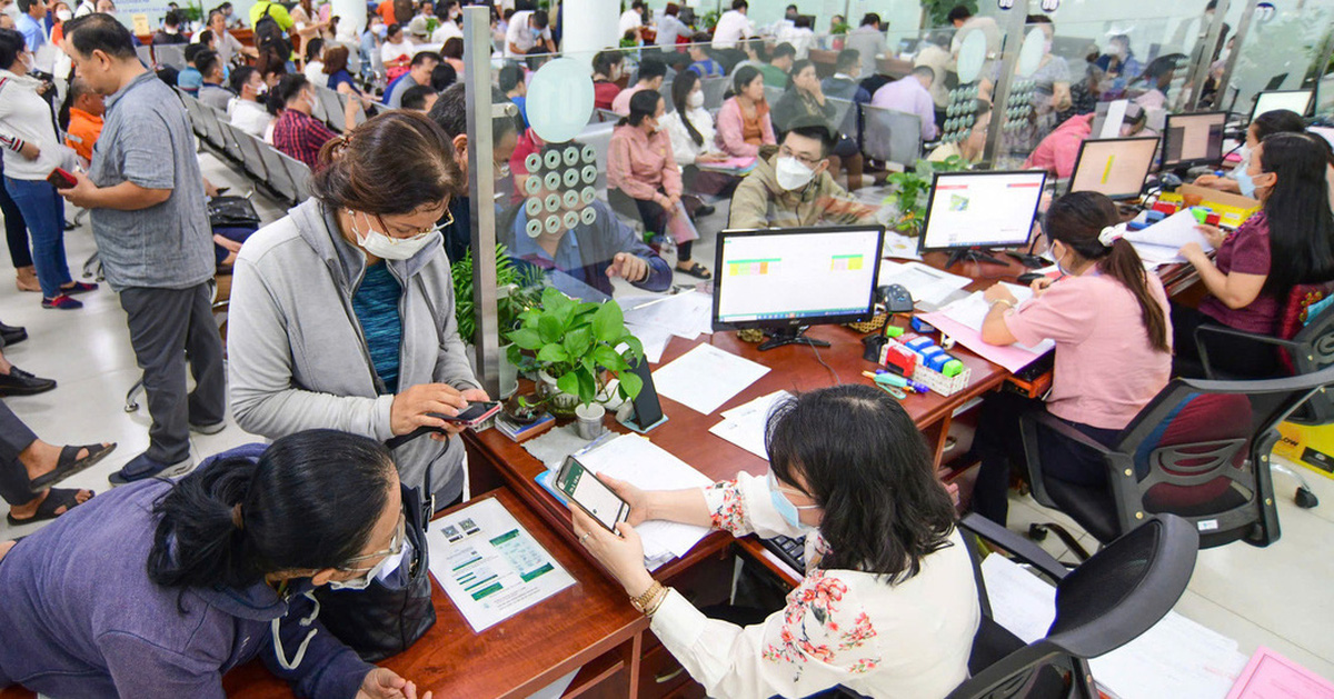 Cán bộ TP.HCM thôi việc do sắp xếp bộ máy có thể được hỗ trợ 2,7 tỉ đồng