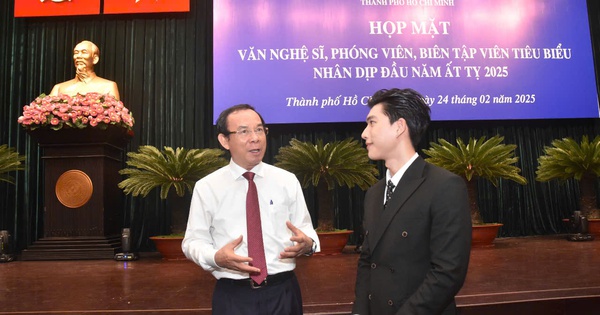 Lãnh đạo TPHCM họp mặt văn nghệ sĩ, phóng viên, biên tập viên dịp đầu Xuân