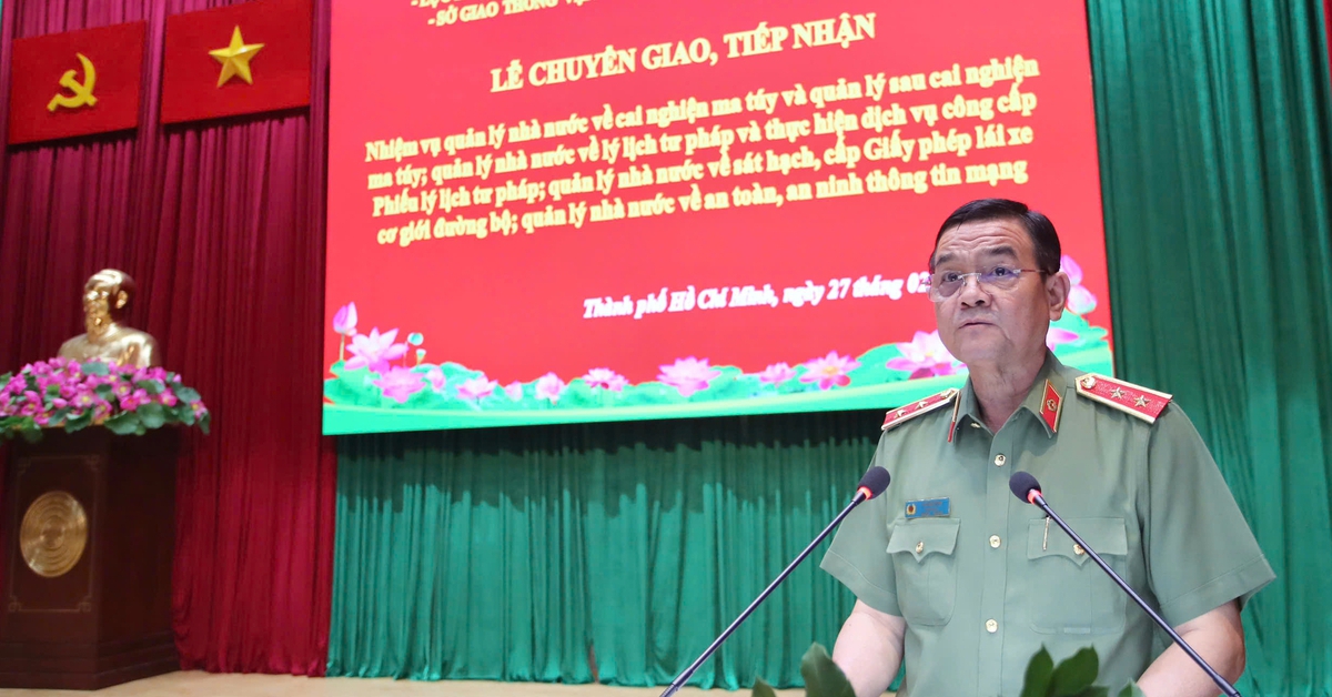 Tiếp nhận nhiều nhiệm vụ mới, giám đốc Công an TP.HCM yêu cầu ‘không để ngắt quãng công việc’