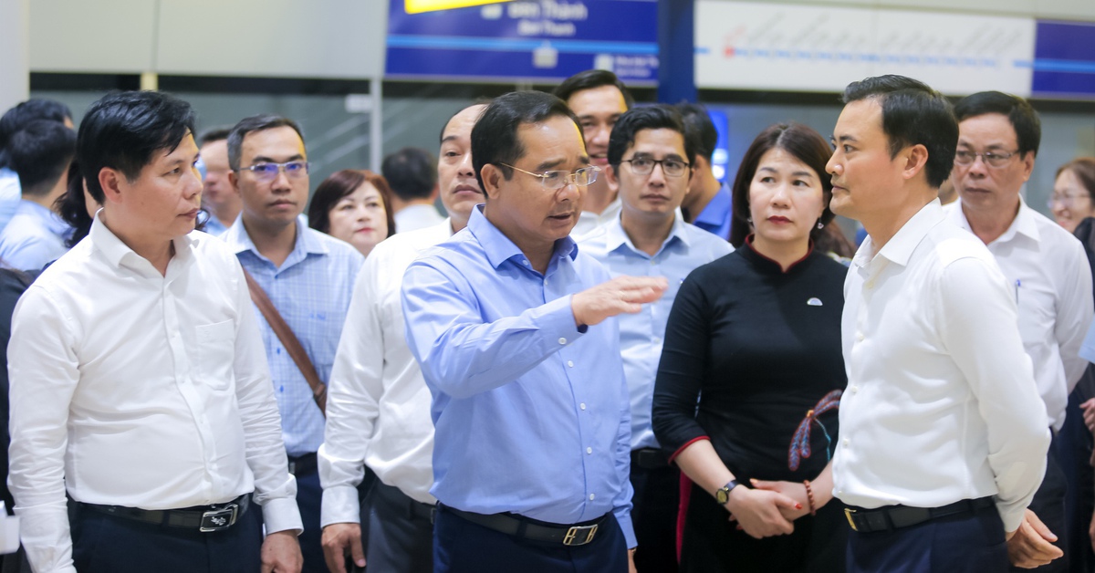 Chủ tịch UBND TP.HCM Nguyễn Văn Được thị sát metro số 1 sắp làm lễ khánh thành