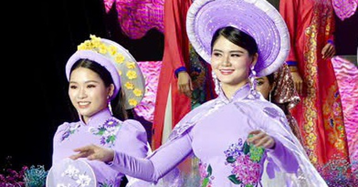 Lễ hội Áo dài TP.HCM 2025 lung linh sắc màu với 17 bộ sưu tập mới