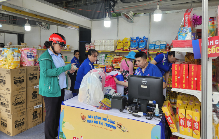 TPHCM đưa hàng bình ổn thị trường lên online