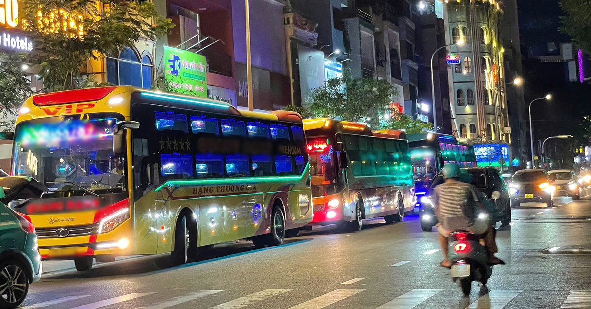 TP.HCM siết kiểm tra xe khách bát nháo trên đường Phạm Ngũ Lão, quận 1