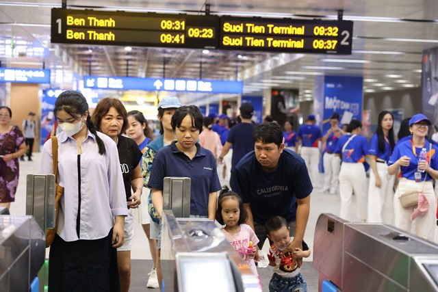 Từ hôm nay, có thể dùng thẻ Visa đi metro Bến Thành - Suối Tiên- Ảnh 1.