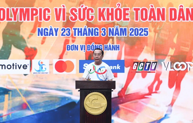 Hàng nghìn người dân TP HCM tham gia Ngày chạy Olympic - Ảnh 2. Hàng nghìn người dân TP HCM tham gia Ngày chạy Olympic - Ảnh 2.
