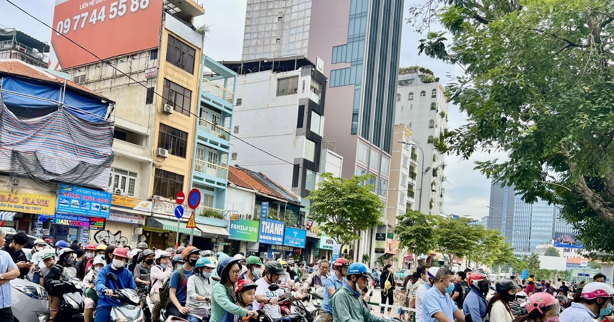 Tuyến đường nào cấm xe, điểm giữ xe có phép ở khu vực trung tâm TPHCM trong dịp lễ 30-4?