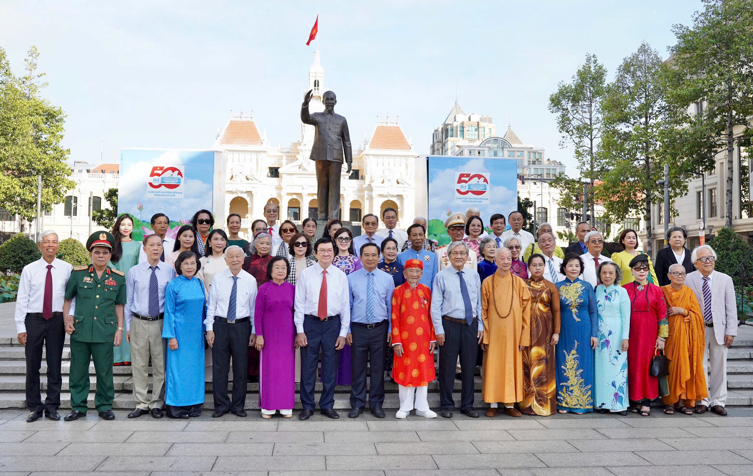 60-ca-nhan-tieu-bieu-5-8685-1769.jpg.jpg