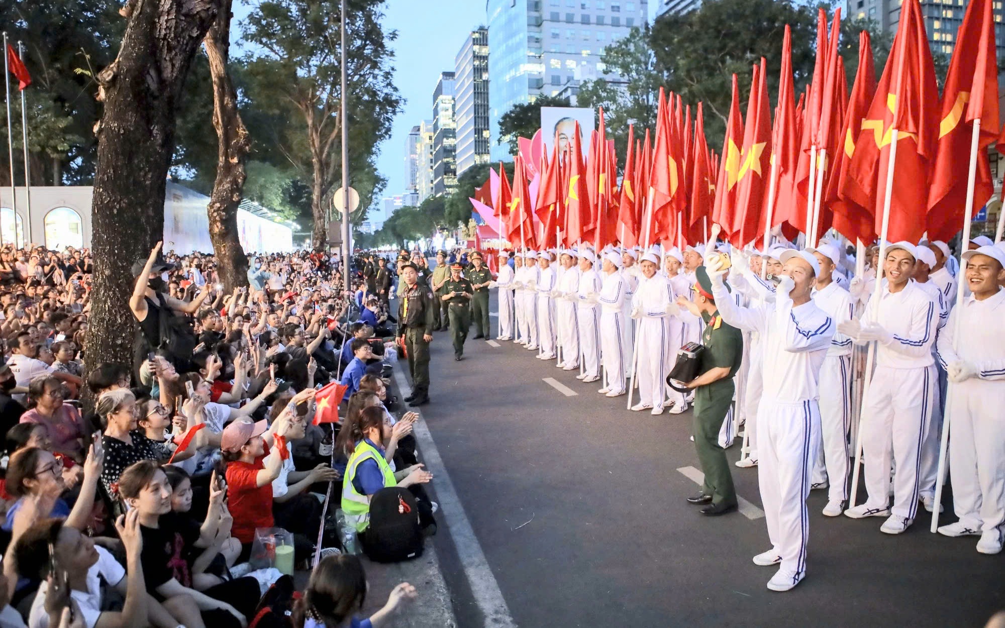 Thủ tướng yêu cầu tăng cường công tác bảo đảm an ninh, trật tự dịp Lễ 30/4 và 01/5