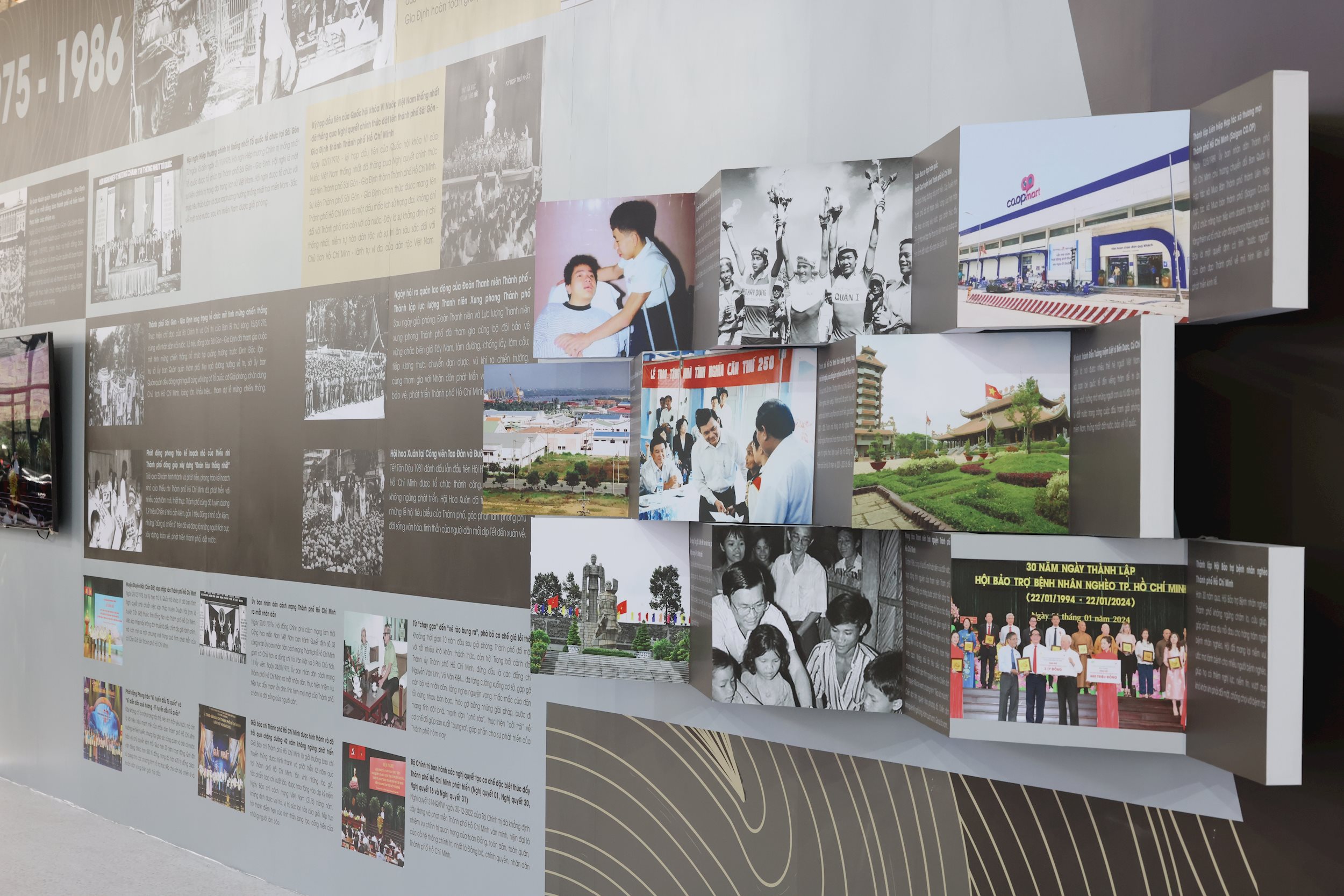 Khai mạc triển lãm đặc biệt kỷ niệm 50 năm Ngày Giải phóng miền Nam, thống nhất đất nước