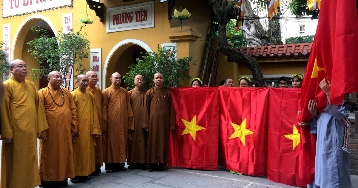 Giáo hội kêu gọi Tăng Ni, Phật tử treo cờ Tổ quốc và cử chuông trống kỷ niệm 50 năm ngày thống nhất đất nước