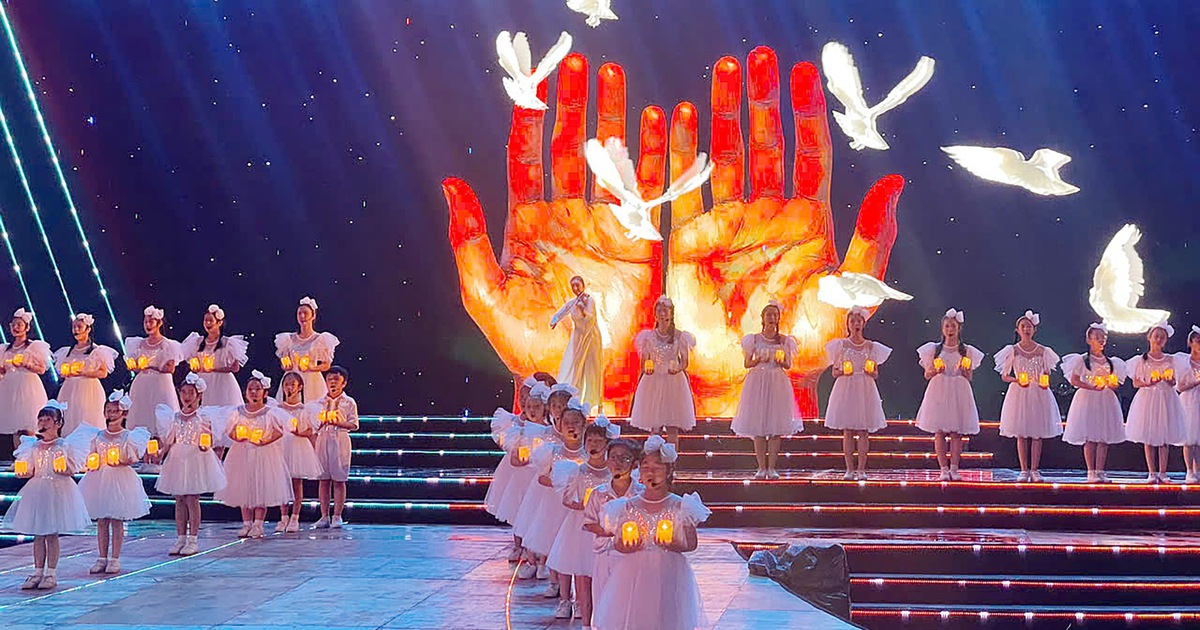 Cầu truyền hình 'Vang mãi khúc khải hoàn' kỷ niệm 50 năm đất nước thống nhất