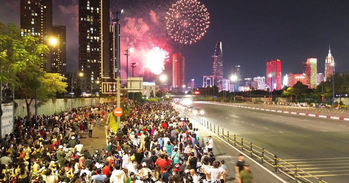 Người dân TP.HCM lưu ý: Cấm xe hơn 20 tuyến đường từ 18 giờ tối nay 27.4