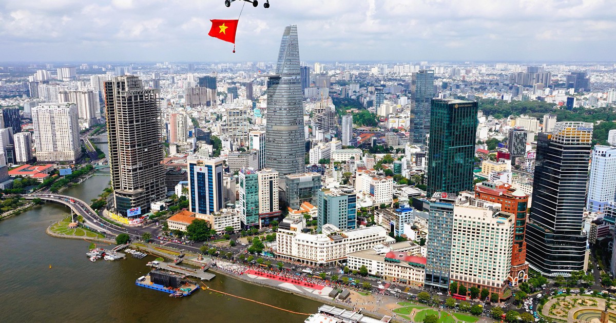 TP.HCM: Bến Bạch Đằng, nhìn từ máy bay trực thăng