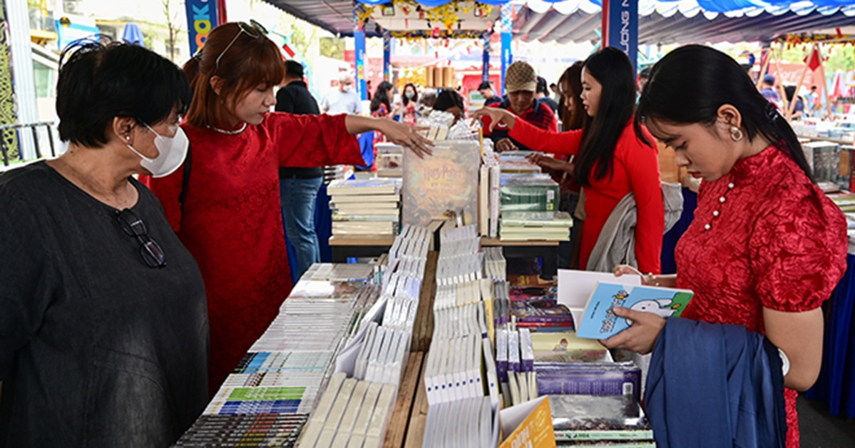 Đường sách TPHCM: Điểm sáng trong việc phát triển văn hóa đọc người dân