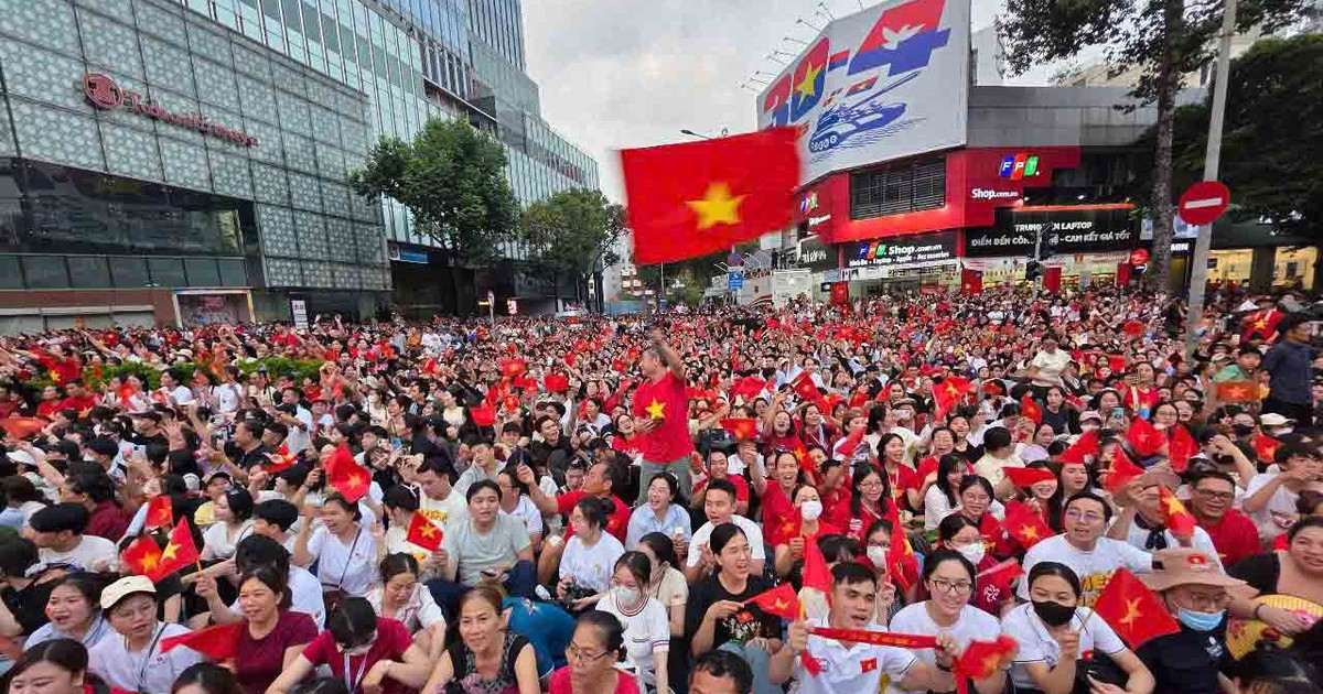 50 năm non sông liền một dải: Trái tim rực lửa tự hào!