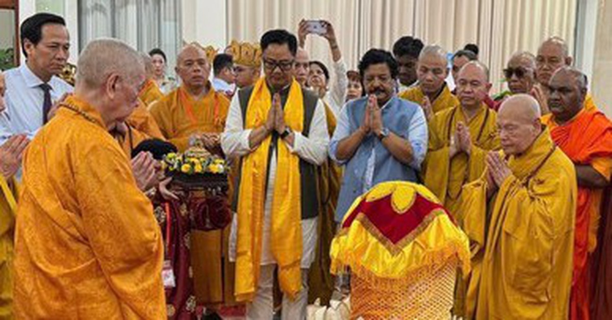 Xá lợi Phật về đến TP.HCM trên chuyên cơ quân sự, người dân có thể bắt đầu chiêm bái từ ngày 3-5