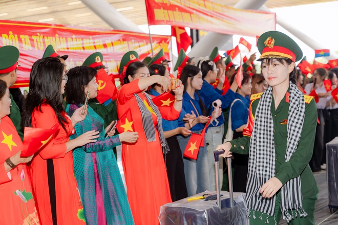 Khối diễu binh A50 tạm biệt TP HCM: Khối diễu binh A50 tạm biệt TP HCM: