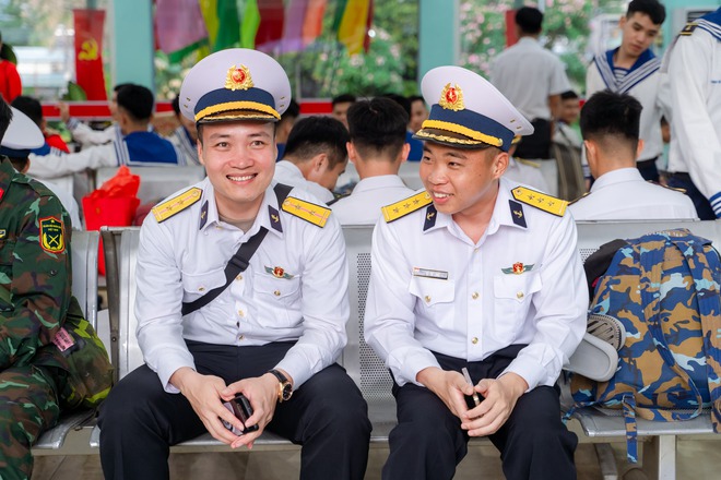 Khối diễu binh A50 tạm biệt TP HCM: Khối diễu binh A50 tạm biệt TP HCM: