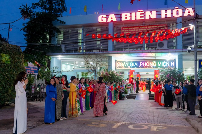 Khối diễu binh A50 tạm biệt TP HCM: Khối diễu binh A50 tạm biệt TP HCM: