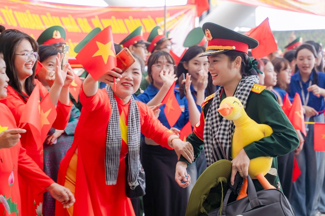 Khối diễu binh A50 tạm biệt TP HCM: Khối diễu binh A50 tạm biệt TP HCM: