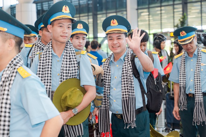 Khối diễu binh A50 tạm biệt TP HCM: Khối diễu binh A50 tạm biệt TP HCM: