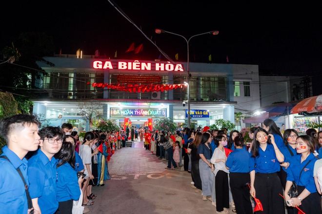Khối diễu binh A50 tạm biệt TP HCM: Khối diễu binh A50 tạm biệt TP HCM: