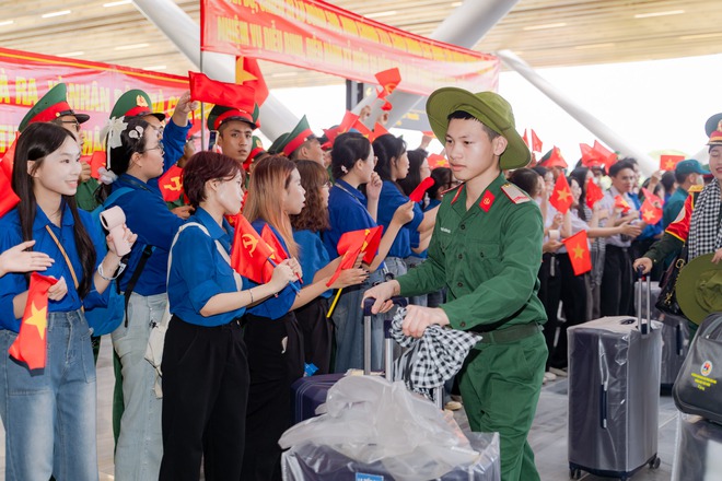 Khối diễu binh A50 tạm biệt TP HCM: Khối diễu binh A50 tạm biệt TP HCM: