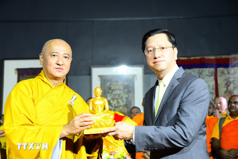 Đại sứ Việt Nam tại Ấn Độ Nguyễn Thanh Hải tại buổi lễ đón nhận và cung rước Xá lợi Đức Phật Thích Ca Mâu Ni từ Ấn Độ về Việt Nam. (Ảnh: Quang Trung/TTXVN)