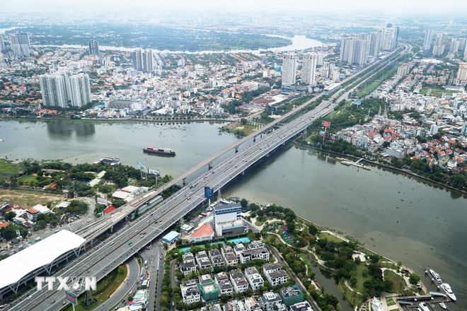 Cầu Sài Gòn và Đại lộ Võ Nguyên Giáp kết nối trung tâm Thành phố Hồ Chí Minh với thành phố Thủ Đức. (Ảnh: Hồng Đạt/TTXVN) ttxvn-kinh-te-thanh-pho-ho-chi-minh-2.jpg