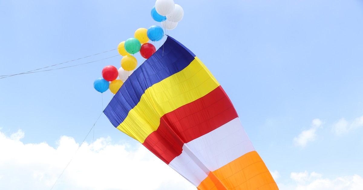 Thượng kỳ lá cờ Phật giáo ở Học viện Phật giáo Việt Nam tại TP.HCM