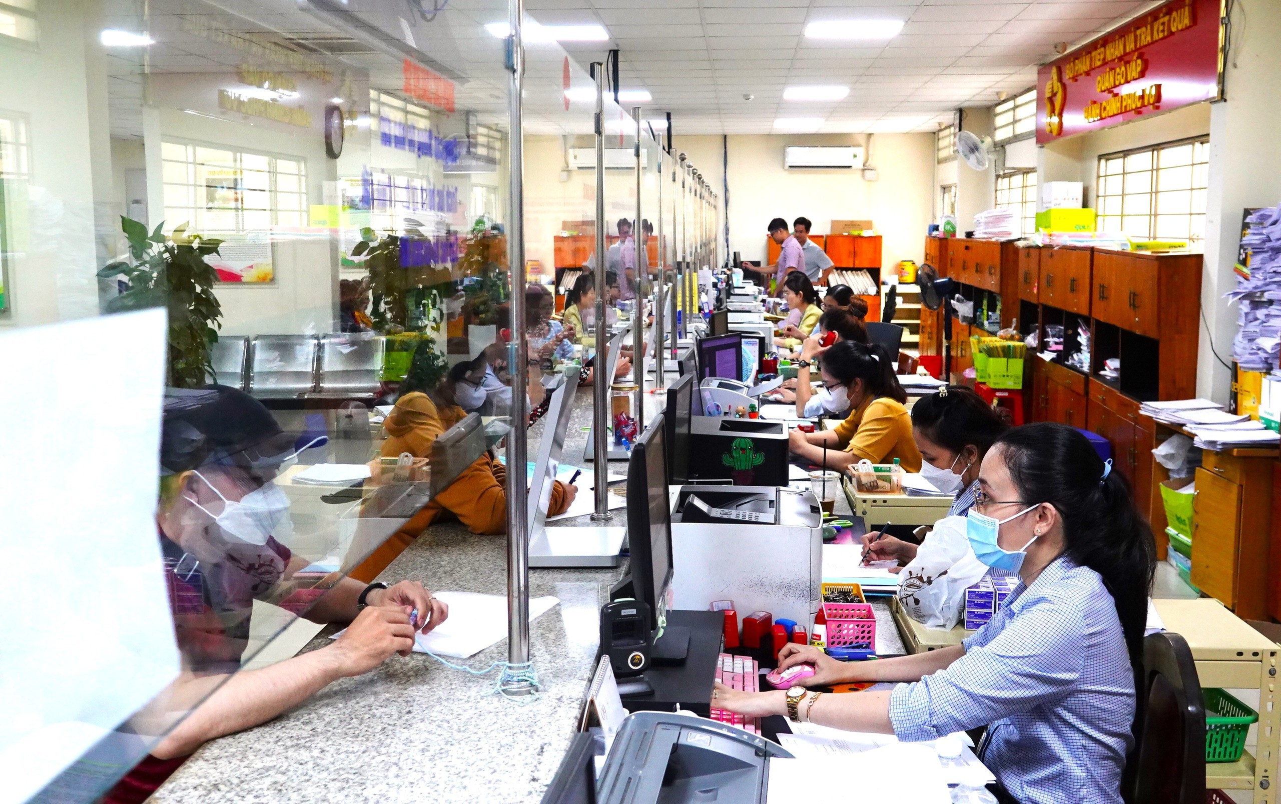 TP . HCM lên phương án sắp xếp cán bộ , công chức mới nhất 2023 - Ảnh 1. TP . HCM lên phương án sắp xếp cán bộ , công chức mới nhất 2023 - Ảnh 1.