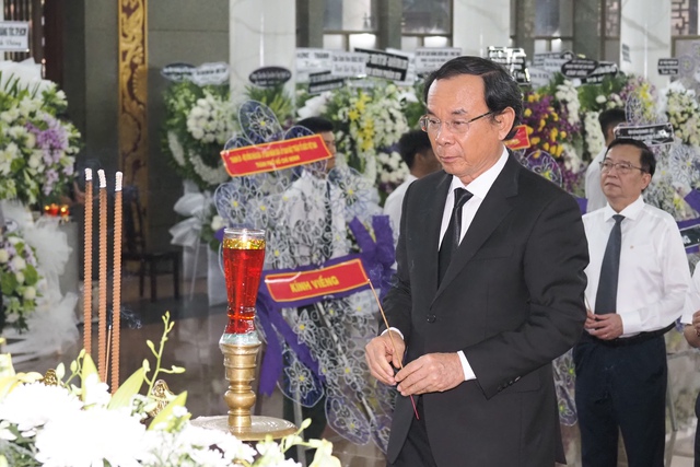 Bí thư Thành ủy TP HCM Nguyễn Văn Nên viếng tang GS-TS Đặng Lương Mô- Ảnh 1.