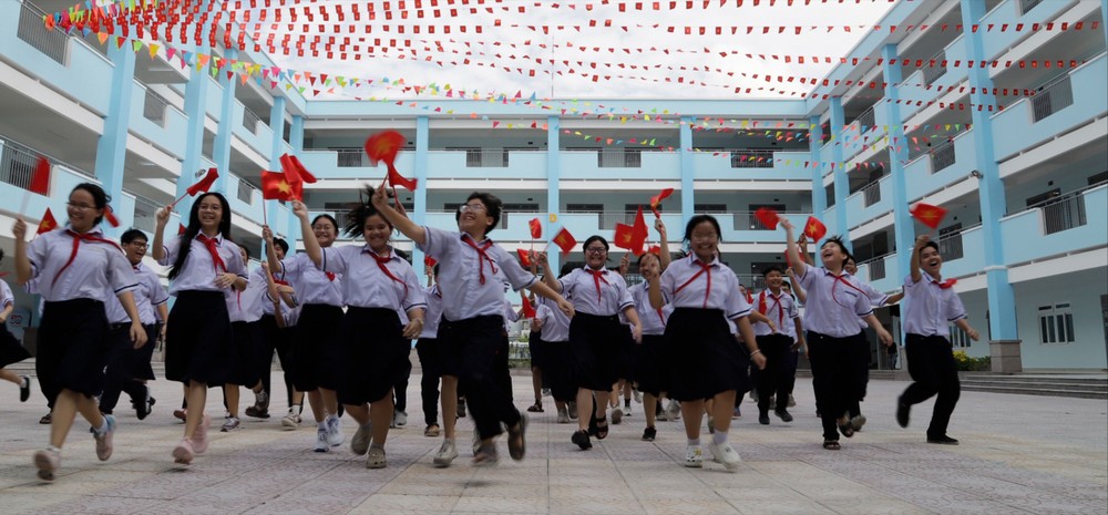 Học sinh Trường THCS Mạc Đĩnh Chi (quận Tân Bình) trong ngày khánh thành trường, cuối tháng 4-2025. Ảnh: THU TÂM I4c.jpg