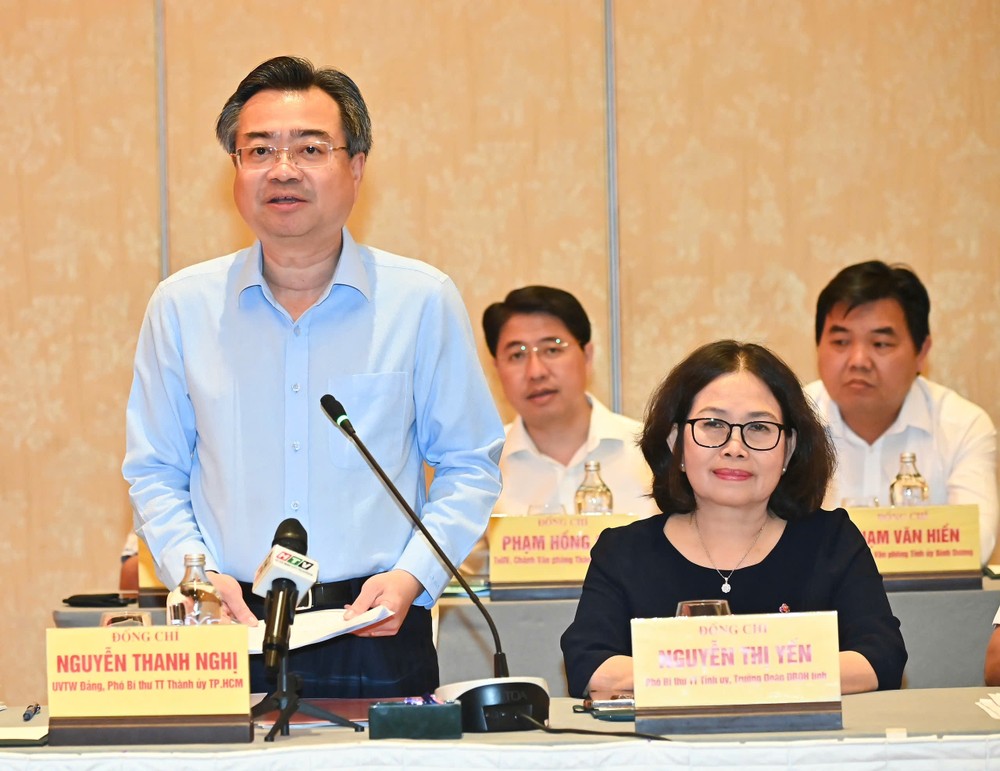 Phó Bí thư Thường trực Thành ủy TPHCM Nguyễn Thanh Nghị đã báo cáo công tác triển khai, phối hợp và tiến độ thực hiện đề án sắp xếp, sáp nhập. Ảnh: VIỆT DŨNG 3e8a0b0cb26b07355e7a.jpg