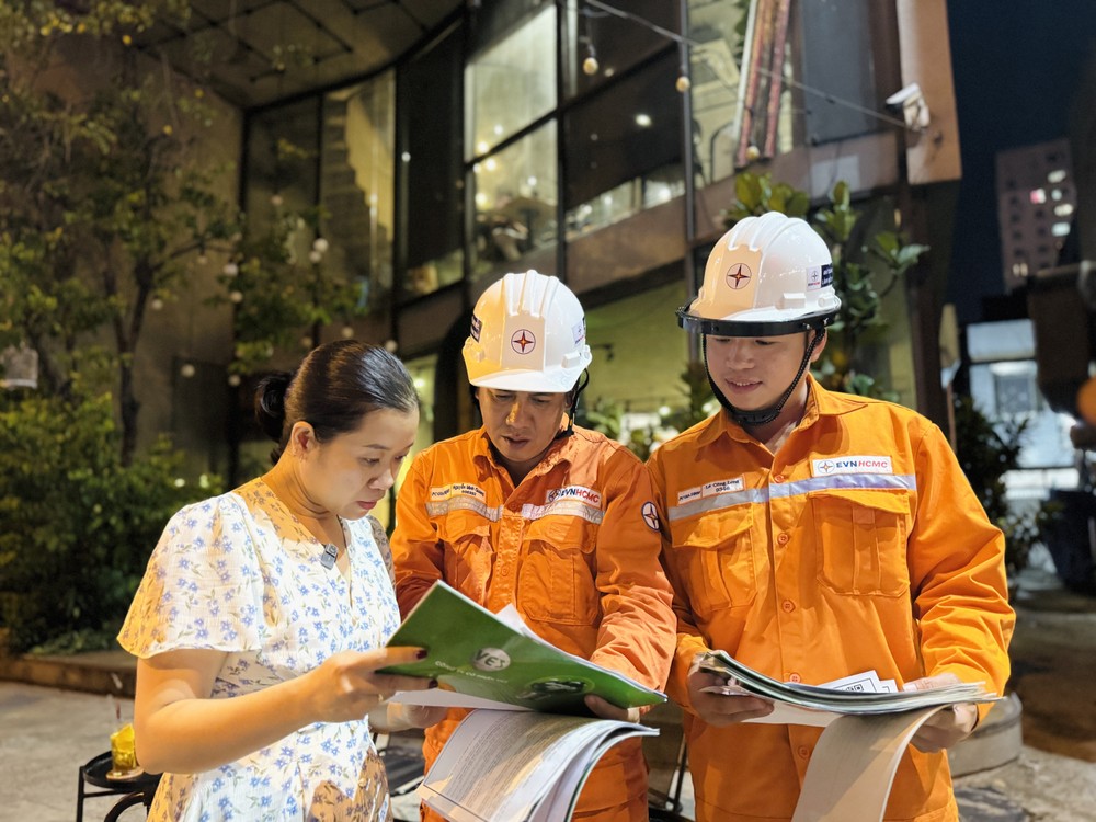TP.HCM yêu cầu đảm bảo điện trong cao điểm mùa nắng nóng. Ảnh: ĐT TP.HCM yêu cầu đảm bảo điện trong mùa cao điểm mùa nắng nóng