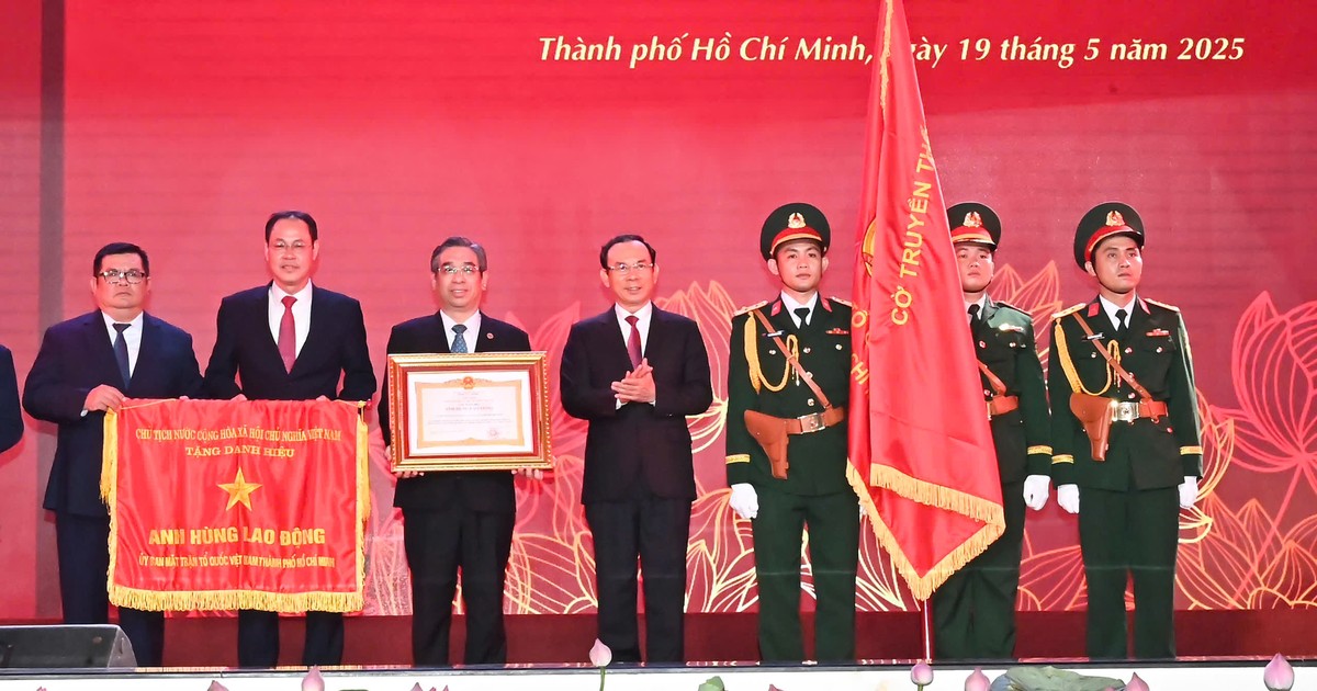 Ủy ban MTTQ Việt Nam TPHCM đón nhận danh hiệu “Anh hùng Lao động”